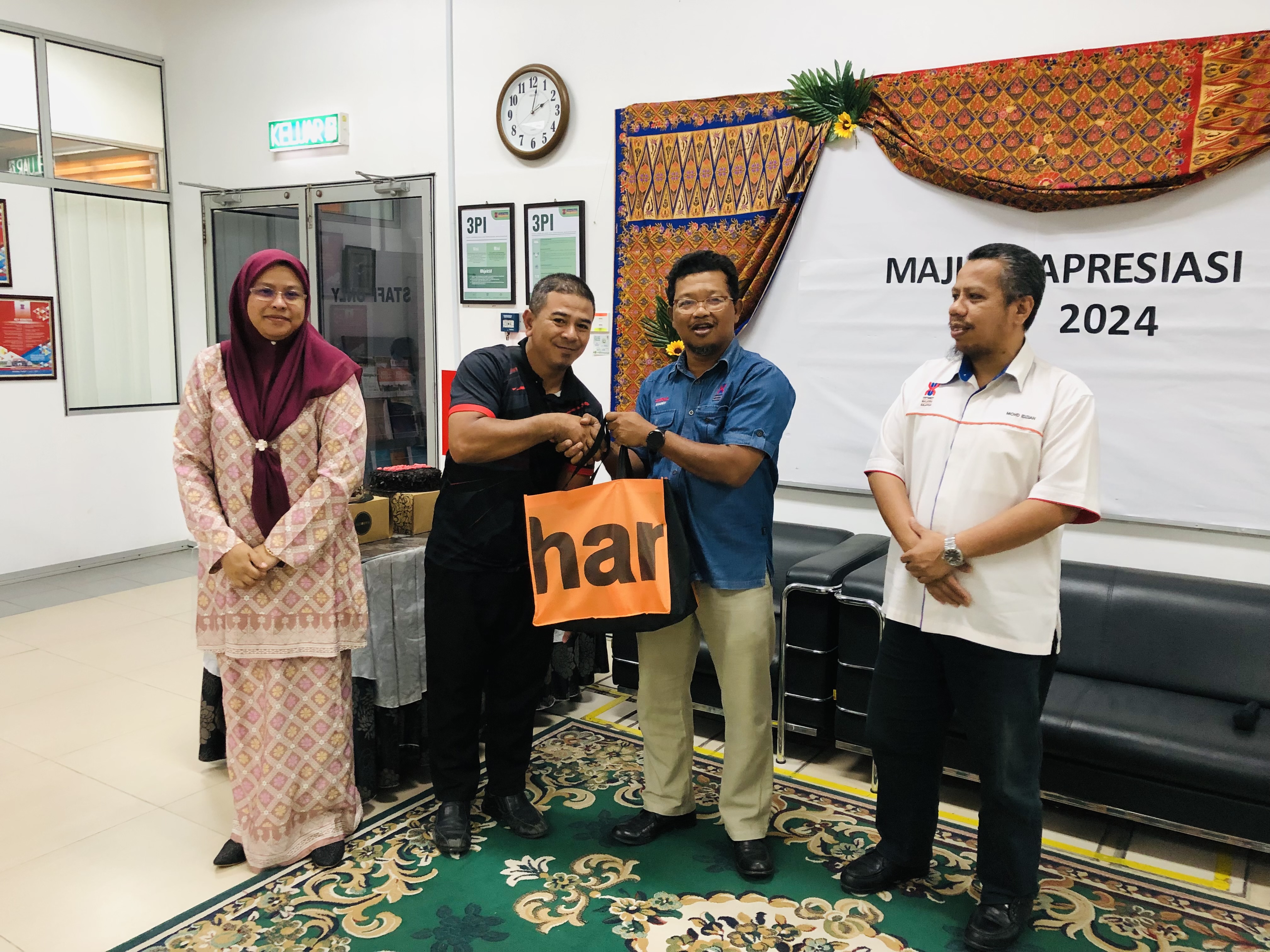 MAJLIS APRESIASI 3PI 2024 DAN SAMBUTAN ULANG TAHUN KELAHIRAN STAF BAGI BULAN OKTOBER, NOVEMBER & DISEMBER 2024 